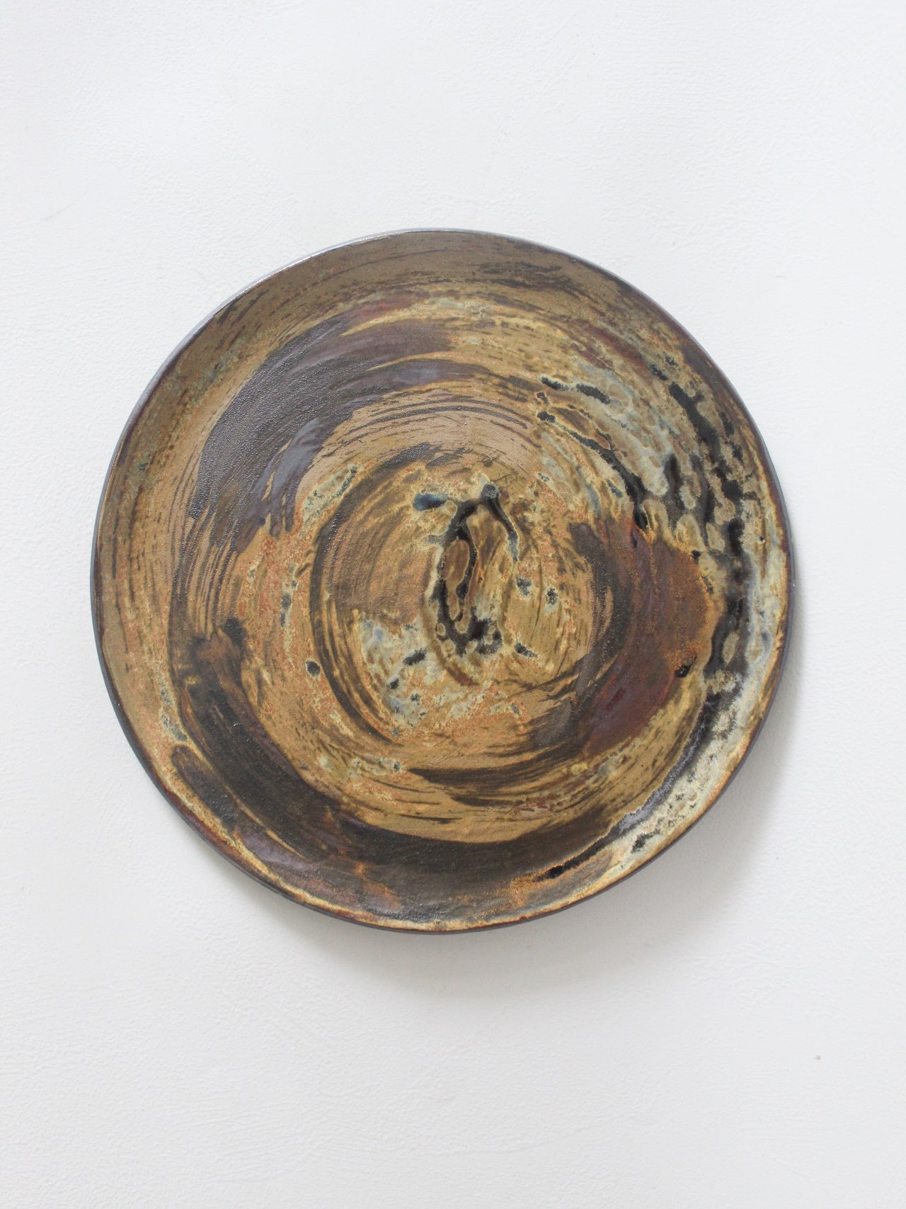 ROUND PLATE IN SAHARA