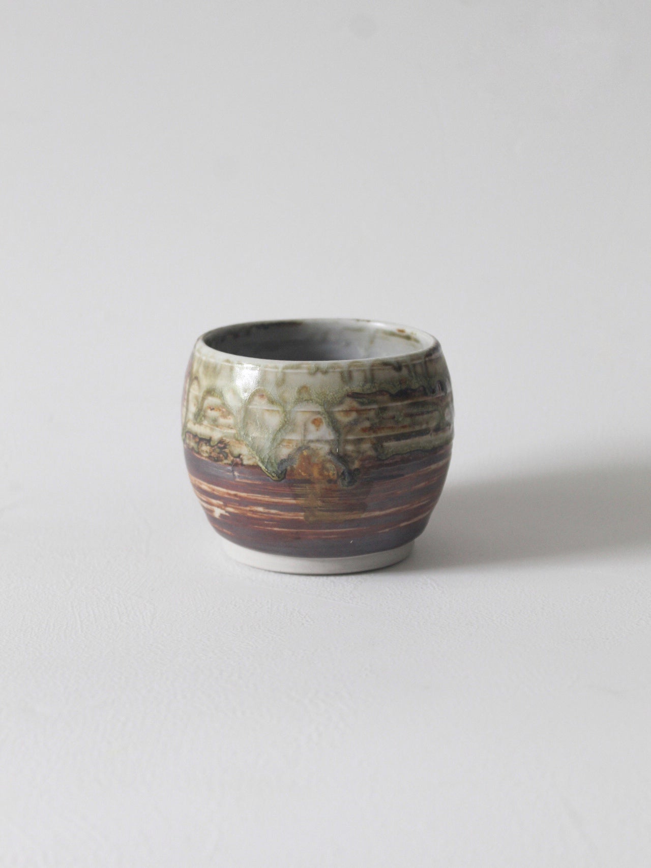 ROUND MUG IN SOIL BROWN