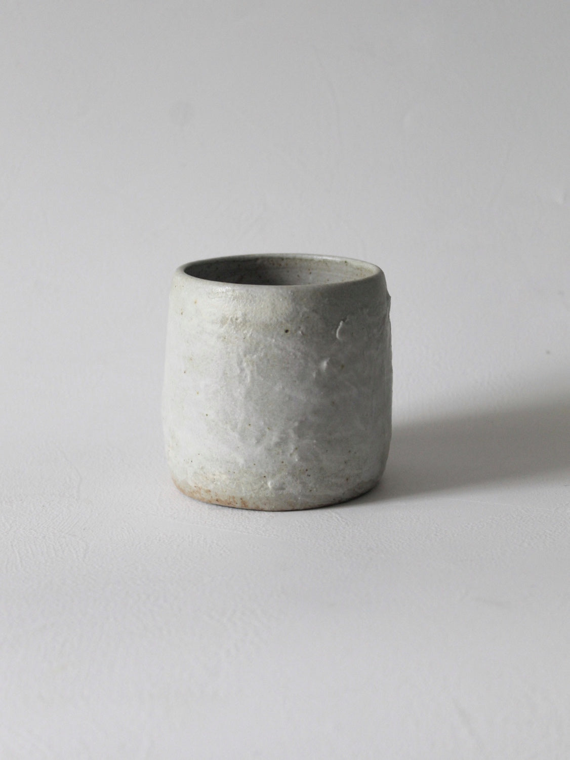 TEXTURED MUG IN GRAY