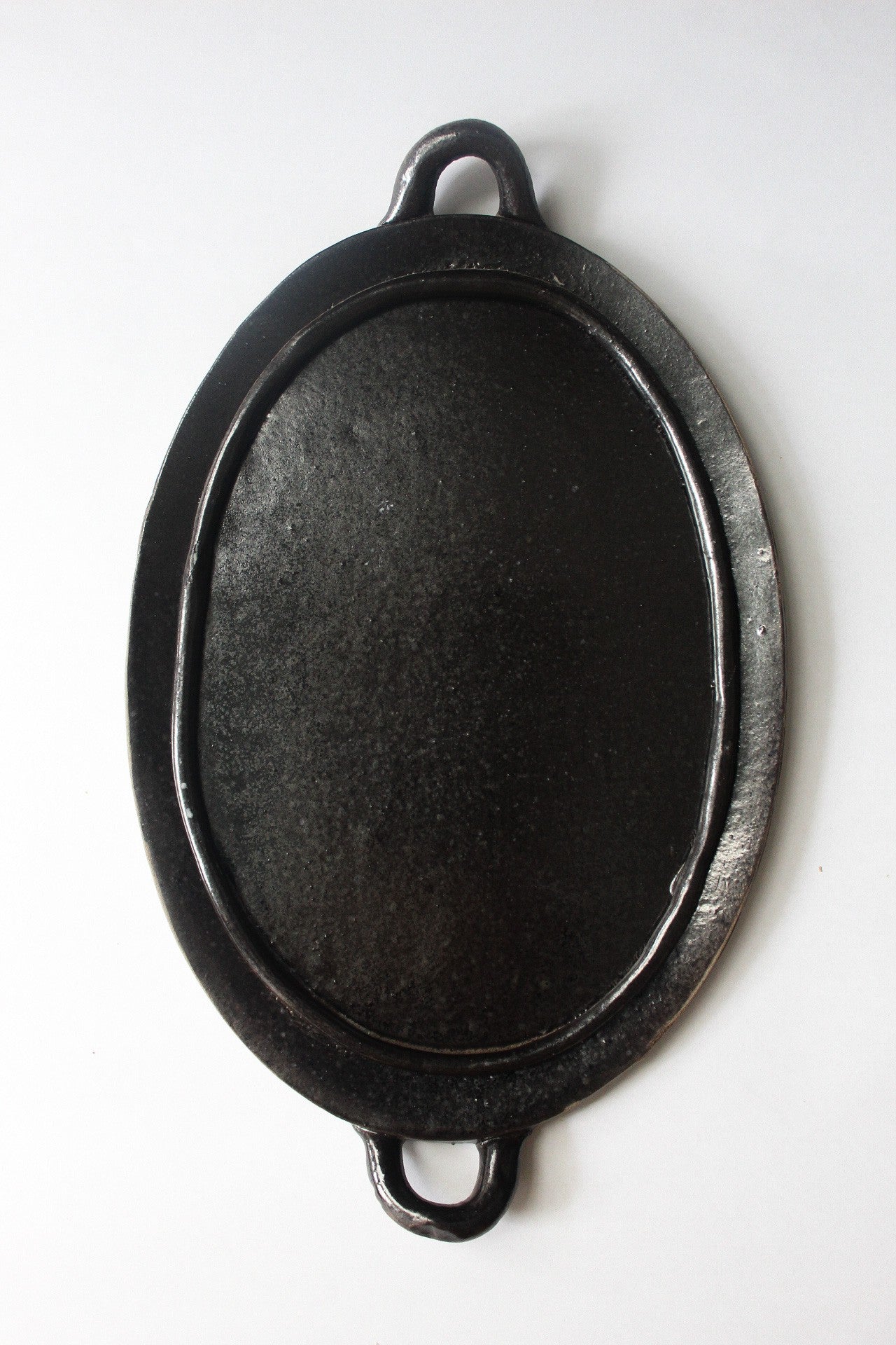 OVAL LINEN  BLACK TRAY