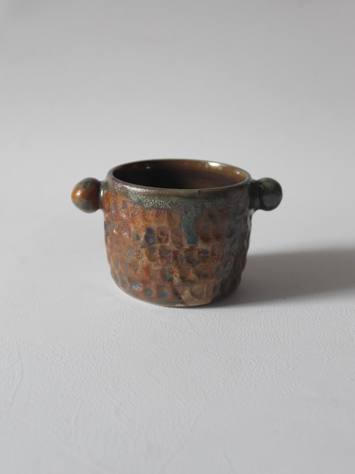 DOUBLE DOTTED MUG IN MEDIUM BROWN