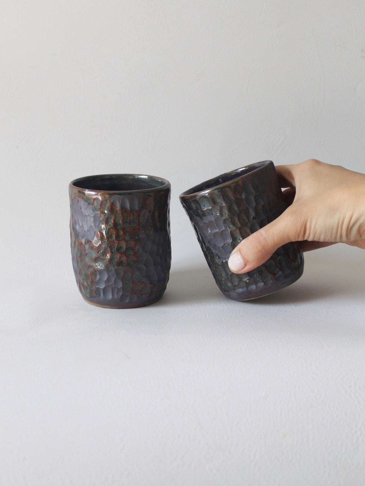 STRAIGHT TALL MUG IN DARK GREEN (HANDCARVED)