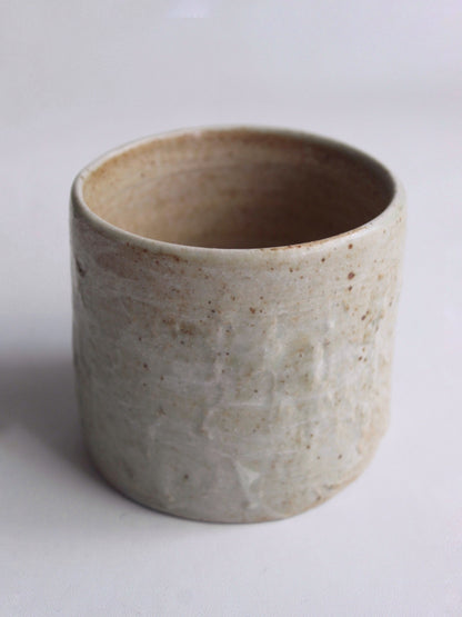 TEXTURED MUG IN GRAY