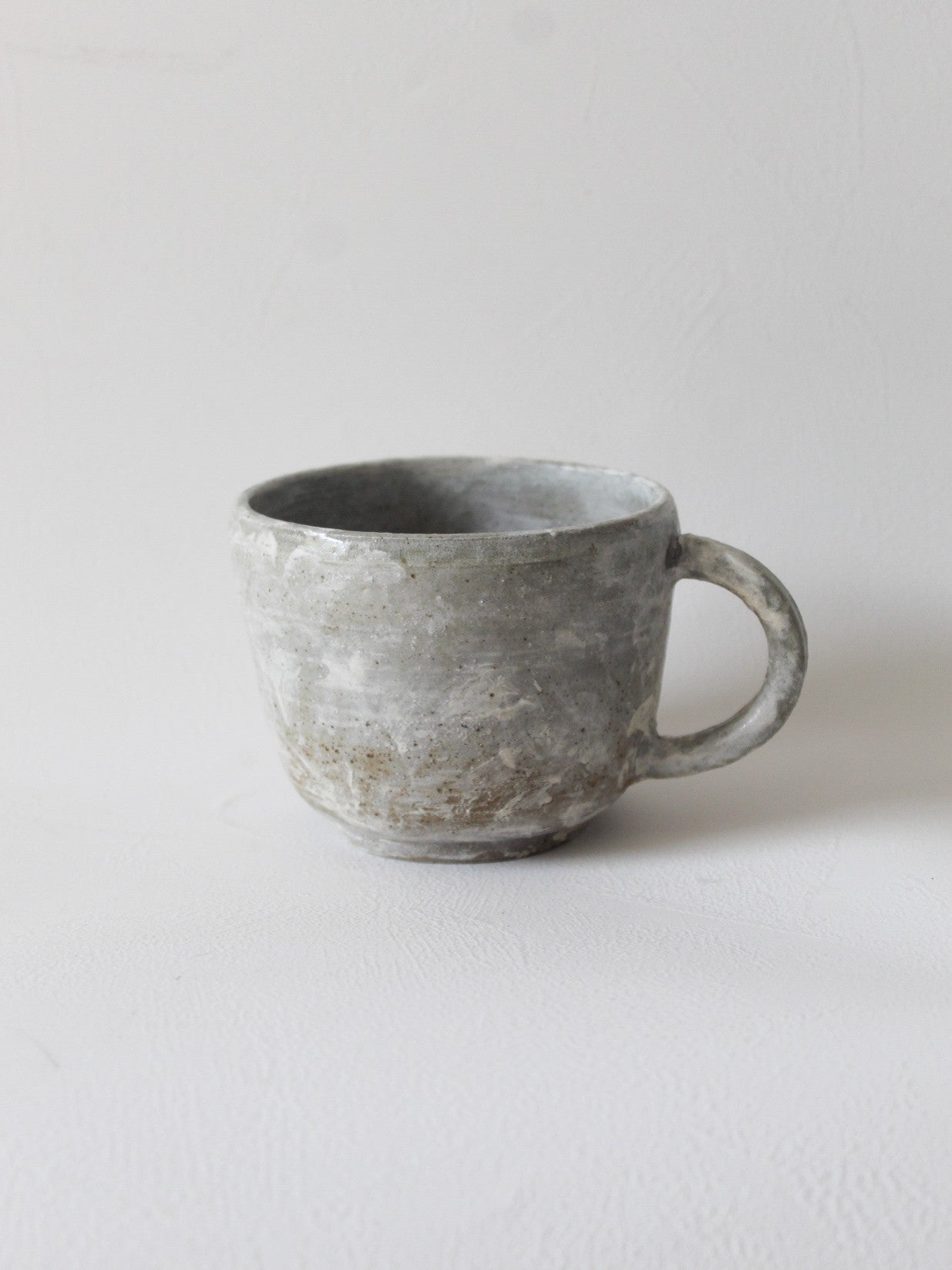 CURVY MUG WITH HANDLE IN RUSTIC