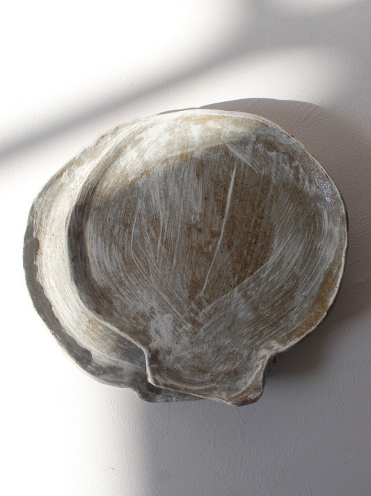 CLAM SLIP DISH