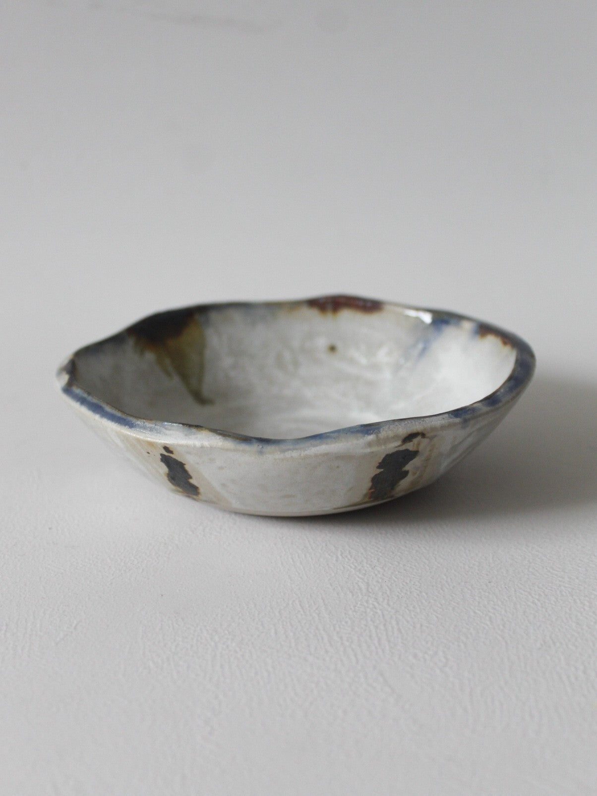 BOWL WITH IRON RIM