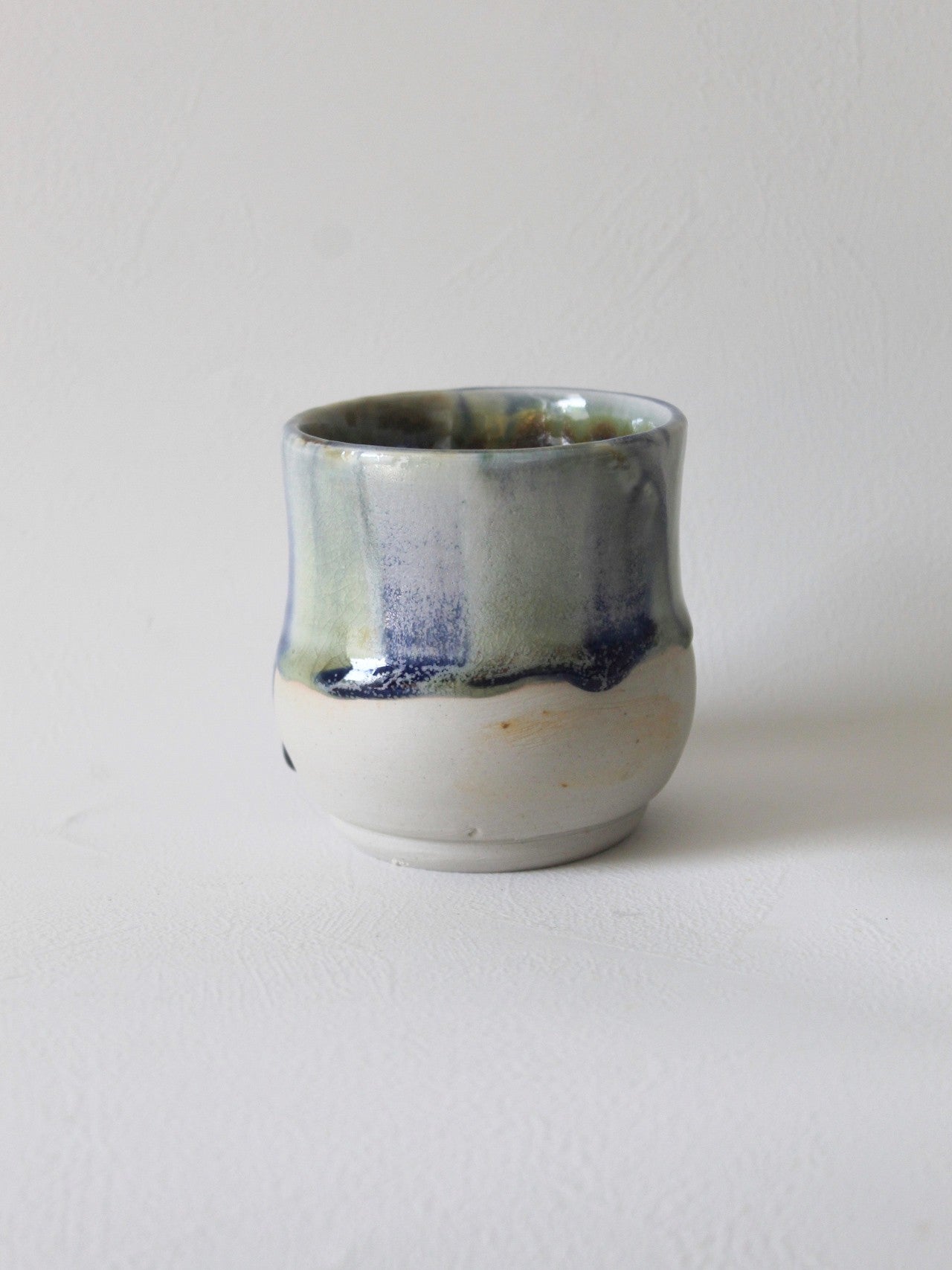 CURVY MUG IN STRIPEY BLUE