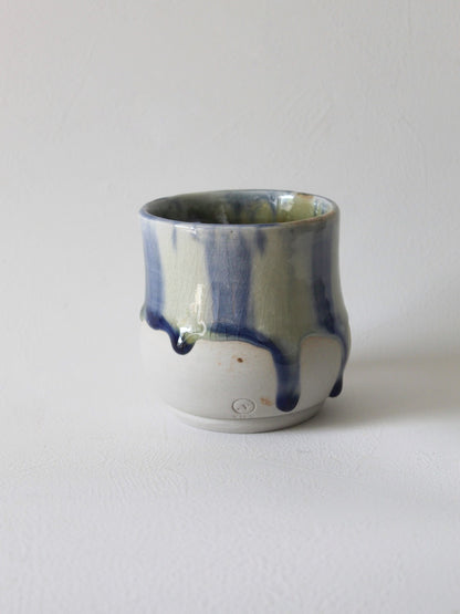 CURVY MUG IN STRIPEY BLUE