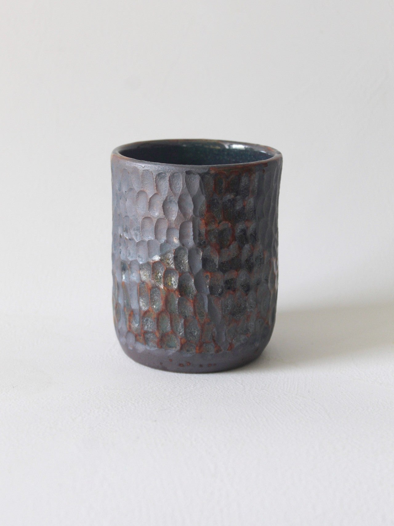 STRAIGHT TALL MUG IN DARK GREEN (HANDCARVED)