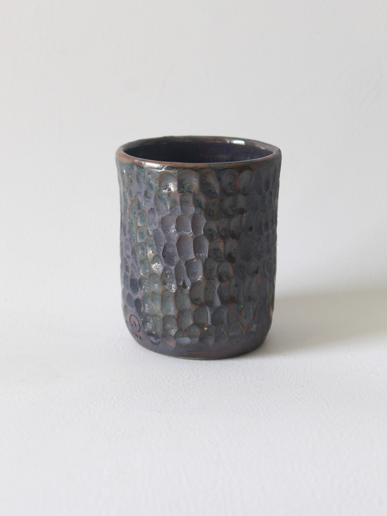 STRAIGHT TALL MUG IN DARK GREEN (HANDCARVED)