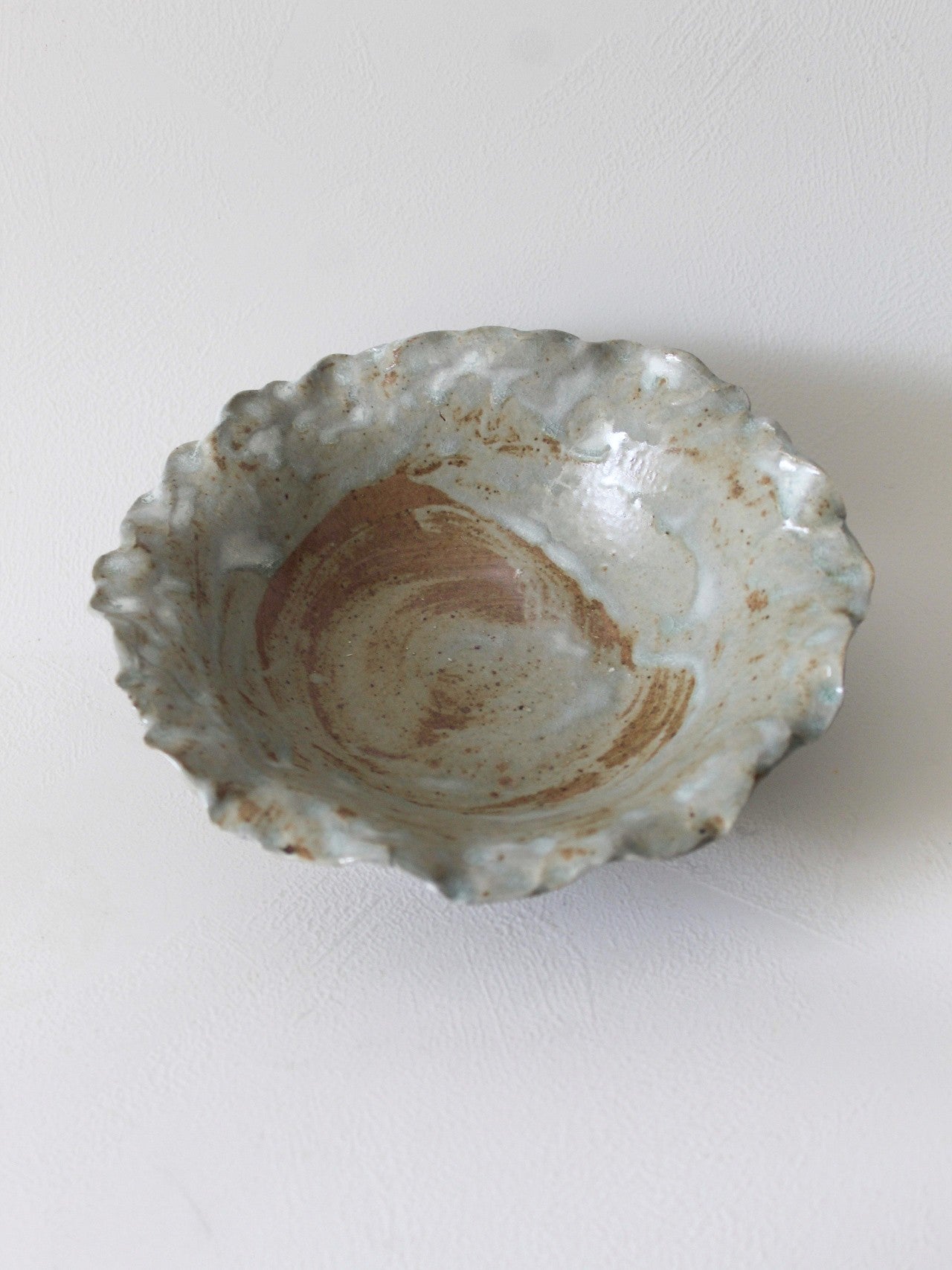 FOOTED CORAL BOWL IN RUSTIC