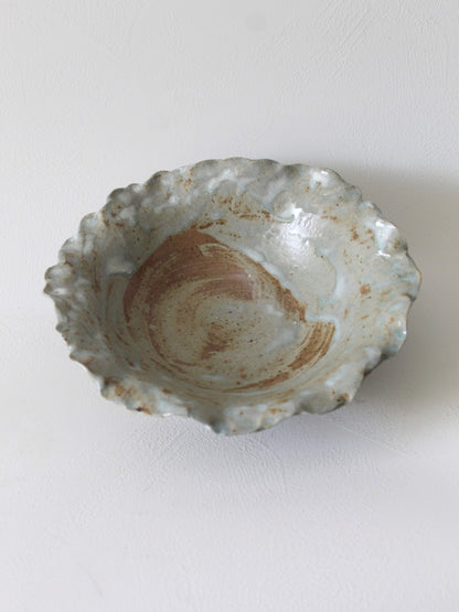 FOOTED CORAL BOWL IN RUSTIC