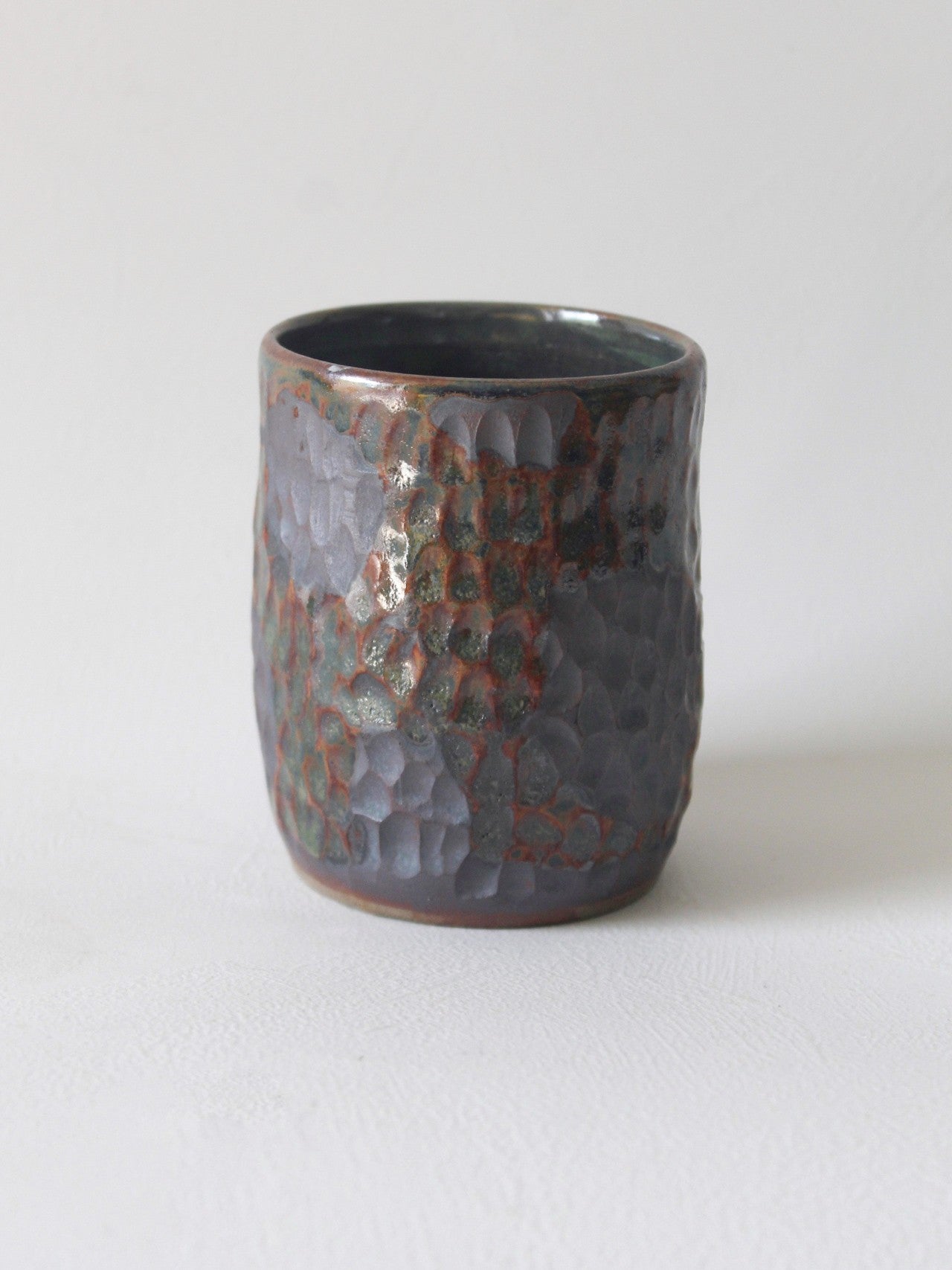 STRAIGHT TALL MUG IN DARK GREEN (HANDCARVED)