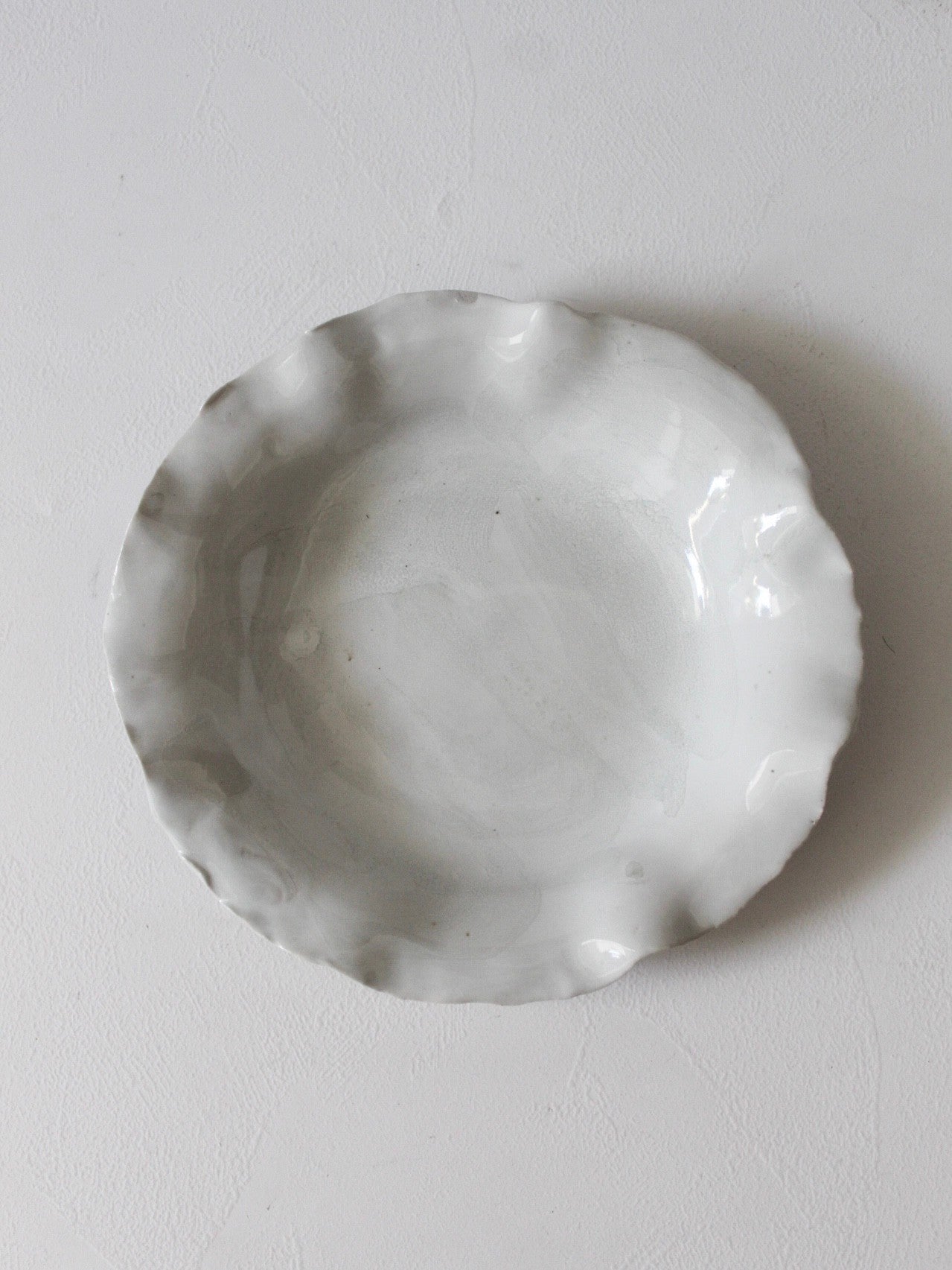 CORAL PLATE IN MILKY WHITE