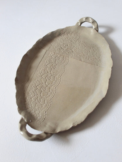 OVAL LACEY TRAY IN MOCCA